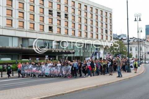  25.08.2018 WARSZAWA<br />MARSZ NA RZECZ PRAW ZWIERZAT<br />N/Z UCZESTNICY WYDARZENIA Z TRANSPARENTAMI I FLAGAMI<br /> 