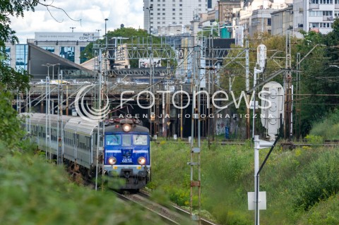  27.08.2018 WARSZAWA<br />DWORZEC GLOWNY BEDZIE REWITALIZOWANY<br />N/Z POCIAG KOLEJ PKP DWORZEC OCHOTA WKD<br /> 