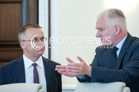  28.08.2018 WARSZAWA<br />KANCELARIA PREZESA RADY MINISTROW<br />POSIEDZENIE RADY MINISTROW<br />N/Z JAROSLAW GOWIN JAROSLAW SELLIN<br /> 