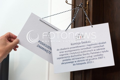  30.08.2018 WARSZAWA SEJM<br />POSIEDZENIE KOMISJI SLEDCZEJ DS VAT<br />N/Z TABLICZKA KOMISJA DO SPRAW NIEPRAWIDLOWOSCI W VAT KOMISJA SLEDCZA DO ZBADANIA PRAWIDLOWOSCI I LEGALNOSCI DZIALAN ORAZ WYSTEPOWANIA ZANIEDBAN I ZANIECHAN ORGANOW I INSTYTUCJI PUBLICZNYCH W ZAKRESIE ZAPEWNIENIA DOCHODOW SKARBU PANSTWA Z TYTULU PODATKOW OD TOWAROW I USLUG I PODATKU AKCYZOWEGO W OKRESIE OD GRUDNIA 2007 R. DO LISTOPADA 2015 R. POSIEDZENIE ZAMKNIETE<br /> 