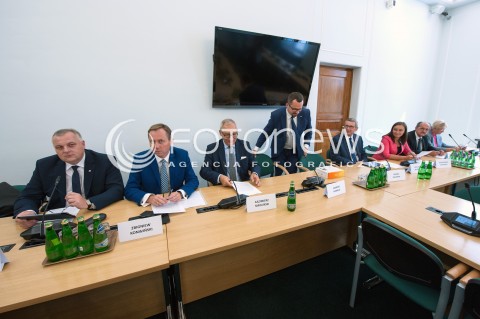  30.08.2018 WARSZAWA SEJM<br />POSIEDZENIE KOMISJI SLEDCZEJ DS VAT<br />N/Z MIROSLAW PAMPUCH ZBIGNIEW KONWINSKI MALGORZATA JANOWSKA WOJCIECH MURDZEK MARCIN HORALA KAZIMIERZ SMOLINSKI ANDRZEJ MATUSIEWICZ<br /> 