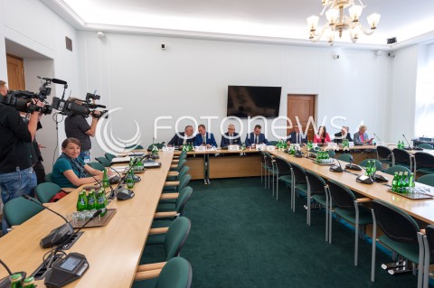  30.08.2018 WARSZAWA SEJM<br />POSIEDZENIE KOMISJI SLEDCZEJ DS VAT<br />N/Z MIROSLAW PAMPUCH ZBIGNIEW KONWINSKI MALGORZATA JANOWSKA WOJCIECH MURDZEK MARCIN HORALA KAZIMIERZ SMOLINSKI ANDRZEJ MATUSIEWICZ<br /> 