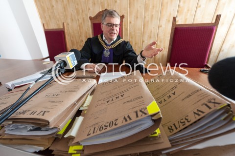  30.08.2018 WARSZAWA SAD<br />OGLOSZENIE WYROKU W PROCESIE WLADYSLAWA FRASYNIUKA<br />N/Z SEDZIA AKTA<br /> 