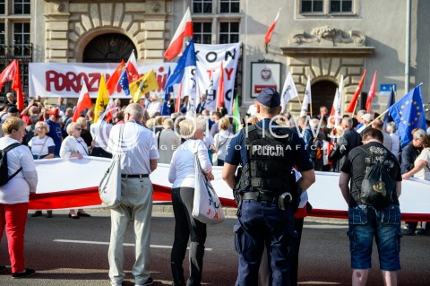  31.08.2018 GDANSK<br />WIEC KOMITETU OBRONY DEMOKRACJI PODCZAS OBCHODOW ROCZNICY SIERPNIA 80 W GDANSKU<br />N/Z POLICJANT PODCZAS OCHRONY ZGROMADZENIA<br /> 