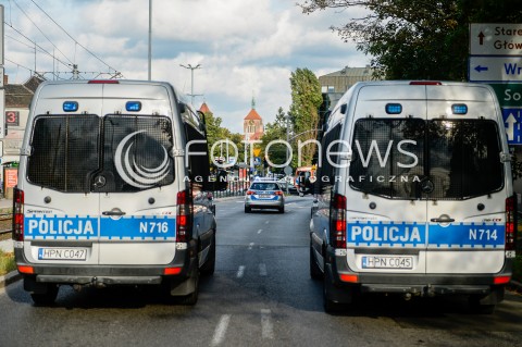  31.08.2018 GDANSK<br />WIEC KOMITETU OBRONY DEMOKRACJI PODCZAS OBCHODOW ROCZNICY SIERPNIA 80 W GDANSKU<br />N/Z RADIOWOZY POLICYJNE POLICJA OCHRONA<br /> 