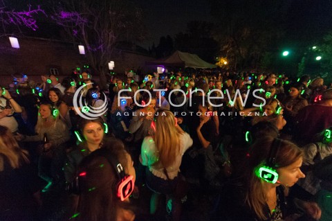  01.09.2018 WARSZAWA<br />DO POLSKI DOTARLA MODA NA SILENT DISCO <br />SILENT DISCO W PROCHOWNIA ZOLIBORZ W WARSZAWIE<br />N/Z UCZESTNICY WYDARZENIA<br /> 