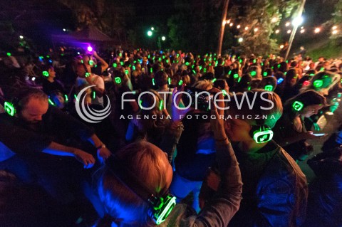  01.09.2018 WARSZAWA<br />DO POLSKI DOTARLA MODA NA SILENT DISCO <br />SILENT DISCO W PROCHOWNIA ZOLIBORZ W WARSZAWIE<br />N/Z UCZESTNICY WYDARZENIA<br /> 