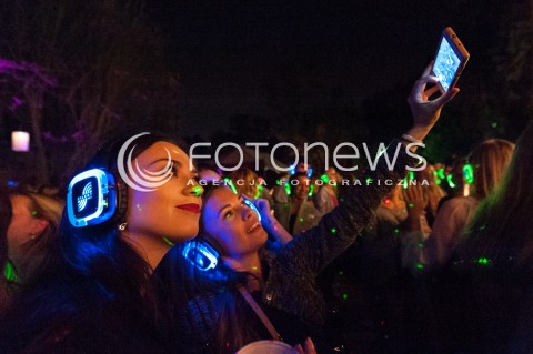  01.09.2018 WARSZAWA<br />DO POLSKI DOTARLA MODA NA SILENT DISCO <br />SILENT DISCO W PROCHOWNIA ZOLIBORZ W WARSZAWIE<br />N/Z UCZESTNICY WYDARZENIA<br /> 