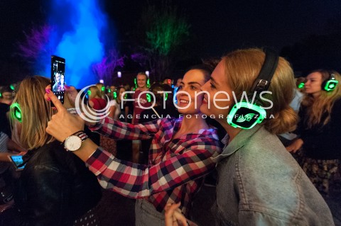  01.09.2018 WARSZAWA<br />DO POLSKI DOTARLA MODA NA SILENT DISCO <br />SILENT DISCO W PROCHOWNIA ZOLIBORZ W WARSZAWIE<br />N/Z UCZESTNICY WYDARZENIA<br /> 