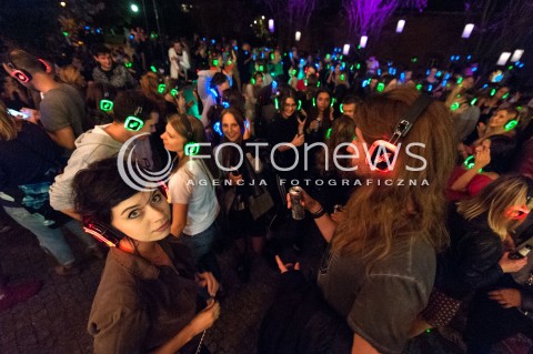  01.09.2018 WARSZAWA<br />DO POLSKI DOTARLA MODA NA SILENT DISCO <br />SILENT DISCO W PROCHOWNIA ZOLIBORZ W WARSZAWIE<br />N/Z UCZESTNICY WYDARZENIA<br /> 