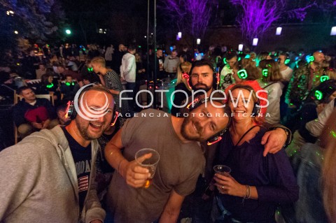  01.09.2018 WARSZAWA<br />DO POLSKI DOTARLA MODA NA SILENT DISCO <br />SILENT DISCO W PROCHOWNIA ZOLIBORZ W WARSZAWIE<br />N/Z UCZESTNICY WYDARZENIA<br /> 