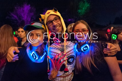  01.09.2018 WARSZAWA<br />DO POLSKI DOTARLA MODA NA SILENT DISCO <br />SILENT DISCO W PROCHOWNIA ZOLIBORZ W WARSZAWIE<br />N/Z UCZESTNICY WYDARZENIA<br /> 