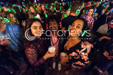  01.09.2018 WARSZAWA<br />DO POLSKI DOTARLA MODA NA SILENT DISCO <br />SILENT DISCO W PROCHOWNIA ZOLIBORZ W WARSZAWIE<br />N/Z UCZESTNICY WYDARZENIA<br /> 