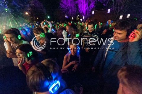  01.09.2018 WARSZAWA<br />DO POLSKI DOTARLA MODA NA SILENT DISCO <br />SILENT DISCO W PROCHOWNIA ZOLIBORZ W WARSZAWIE<br />N/Z UCZESTNICY WYDARZENIA<br /> 