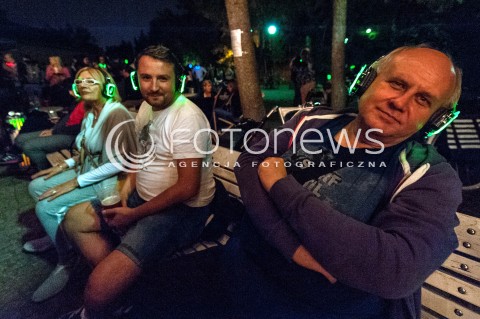  01.09.2018 WARSZAWA<br />DO POLSKI DOTARLA MODA NA SILENT DISCO <br />SILENT DISCO W PROCHOWNIA ZOLIBORZ W WARSZAWIE<br />N/Z UCZESTNICY WYDARZENIA<br /> 