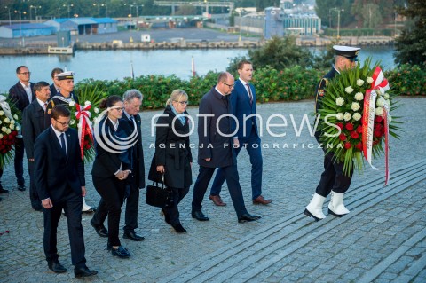  01.09.2018 GDANSK<br />79. ROCZNICA WYBUCHU II WOJNY SWIATOWEJ NA WESTERPLATTE<br />N/Z PREZYDENT MIASTA GDANSK PAWEL ADAMOWICZ SKLADA KWIATY POD POMNIKIEM OBRONCOW WYBRZEZA WESTERPLATTE<br /> 