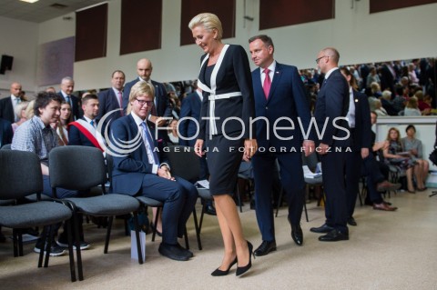  01.09.2018 GDYNIA<br />UROCZYSTOSC ROZPOCZECIA ROKU SZKOLNEGO 2018/2019 ORAZ 55-LECIE NADANIA III LO IMIENIA MARYNARKI WOJENNEJ XXV LAT MATURY MIEDZYNARODOWEJ W POLSCE Z UDZIALEM ANDRZEJA DUDY I AGATY KORNHAUSER DUDY<br />N/Z AGATA KORNHAUSER DUDA PREZYDENT RP ANDRZEJ DUDA<br /> 