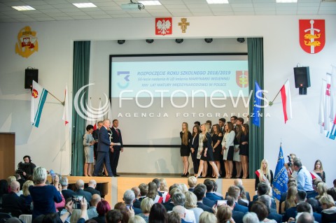  01.09.2018 GDYNIA<br />UROCZYSTOSC ROZPOCZECIA ROKU SZKOLNEGO 2018/2019 ORAZ 55-LECIE NADANIA III LO IMIENIA MARYNARKI WOJENNEJ XXV LAT MATURY MIEDZYNARODOWEJ W POLSCE Z UDZIALEM ANDRZEJA DUDY I AGATY KORNHAUSER DUDY<br />N/Z WRECZENIE WYROZNIEN I NAGROD<br /> 