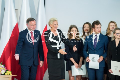  01.09.2018 GDYNIA<br />UROCZYSTOSC ROZPOCZECIA ROKU SZKOLNEGO 2018/2019 ORAZ 55-LECIE NADANIA III LO IMIENIA MARYNARKI WOJENNEJ XXV LAT MATURY MIEDZYNARODOWEJ W POLSCE Z UDZIALEM ANDRZEJA DUDY I AGATY KORNHAUSER DUDY<br />N/Z PREZYDENT RP ANDRZEJ DUDA AGATA KORNHAUSER DUDA<br /> 