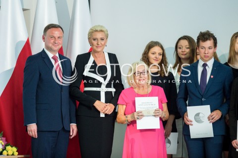  01.09.2018 GDYNIA<br />UROCZYSTOSC ROZPOCZECIA ROKU SZKOLNEGO 2018/2019 ORAZ 55-LECIE NADANIA III LO IMIENIA MARYNARKI WOJENNEJ XXV LAT MATURY MIEDZYNARODOWEJ W POLSCE Z UDZIALEM ANDRZEJA DUDY I AGATY KORNHAUSER DUDY<br />N/Z ANDZREJ DUDA AGATA KORNHAUSER DUDA<br /> 