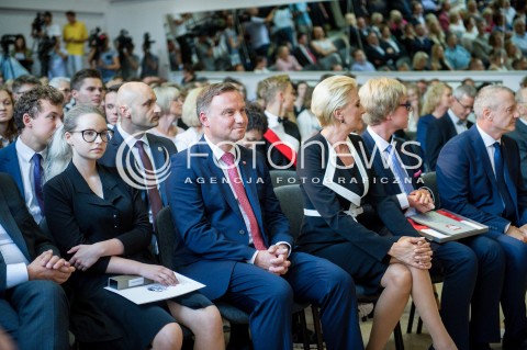  01.09.2018 GDYNIA<br />UROCZYSTOSC ROZPOCZECIA ROKU SZKOLNEGO 2018/2019 ORAZ 55-LECIE NADANIA III LO IMIENIA MARYNARKI WOJENNEJ XXV LAT MATURY MIEDZYNARODOWEJ W POLSCE Z UDZIALEM ANDRZEJA DUDY I AGATY KORNHAUSER DUDY<br />N/Z PREZYDENT RP ANDRZEJ DUDA AGATA KORNHAUSER DUDA<br /> 