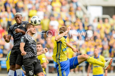  01.09.2018 GDYNIA<br />
PILKA NOZNA - EKSTRAKLASA SEZON 2018/2019<br />
MECZ ARKA GDYNIA - ZAGLEBIE SOSNOWIEC<br />
N/Z VAMARA SANOGO MATEUSZ CICHOCKI FREDERIK HELSTRUP<br />
 