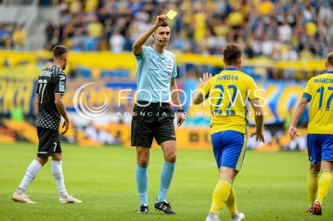  01.09.2018 GDYNIA<br />
PILKA NOZNA - EKSTRAKLASA SEZON 2018/2019<br />
MECZ ARKA GDYNIA - ZAGLEBIE SOSNOWIEC<br />
N/Z KRZYSZTOF JAKUBIK ZOLTA KARTKA DLA MICHAL JANOTA<br />
 