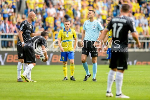  01.09.2018 GDYNIA<br />
PILKA NOZNA - EKSTRAKLASA SEZON 2018/2019<br />
MECZ ARKA GDYNIA - ZAGLEBIE SOSNOWIEC<br />
N/Z PIOTR POLCZAK MICHAL NALEPA KRZYSZTOF JAKUBIK<br />
 