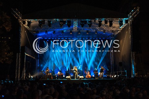  02.09.2018 WARSZAWA<br />KONCERT FINALOWY FESTIWALU SINGERA ARA MALIKIAN<br />N/Z ARA MALIKIAN JORGE ANTONIO GUILLEN DEL CASTILLO (SKRZYPCE) TANIA BERNAEZ ABAD (BAS) ANTONIO CARMONA VIVES (GITARA) CRISTINA LOPEZ GARRIDO (WIOLONCZELA) CHARLES HUMBERTO ARMAS ARMAS (ALTOWKA) NANTHA KUMAR (INDIAN TABLE) HECTOR OSORIO HEREDIA (PERKUSJA)<br /> 