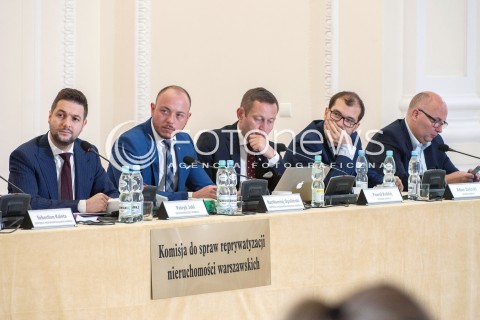  04.09.2018 WARSZAWA<br />POSIEDZENIE KOMISJI DO SPRAW REPRYWATYZACJI NIERUCHOMOSCI WARSZAWSKICH<br />KOMISJA WERYFIKACYJNA<br />N/Z PATRYK JAKI BARTLOMIEJ OPALINSKI PAWEL RABIEJ ADAM ZIELINSKI ROBERT KROPIWNICKI<br /> 