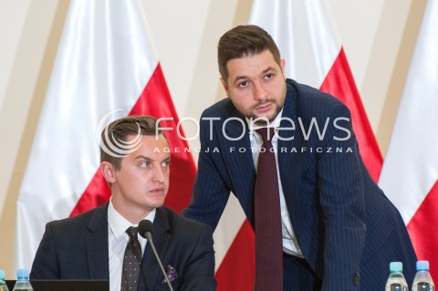  04.09.2018 WARSZAWA<br />POSIEDZENIE KOMISJI DO SPRAW REPRYWATYZACJI NIERUCHOMOSCI WARSZAWSKICH<br />KOMISJA WERYFIKACYJNA<br />N/Z PATRYK JAKI SEBASTIAN KALETA<br /> 