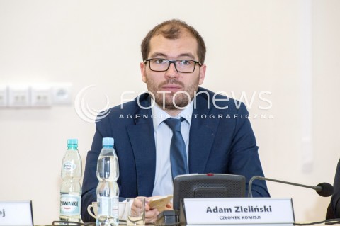  04.09.2018 WARSZAWA<br />POSIEDZENIE KOMISJI DO SPRAW REPRYWATYZACJI NIERUCHOMOSCI WARSZAWSKICH<br />KOMISJA WERYFIKACYJNA<br />N/Z ADAM ZIELINSKI<br /> 