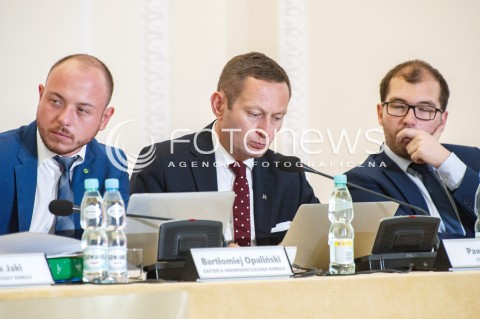  04.09.2018 WARSZAWA<br />POSIEDZENIE KOMISJI DO SPRAW REPRYWATYZACJI NIERUCHOMOSCI WARSZAWSKICH<br />KOMISJA WERYFIKACYJNA<br />N/Z BARTLOMIEJ OPALINSKI PAWEL RABIEJ<br /> 