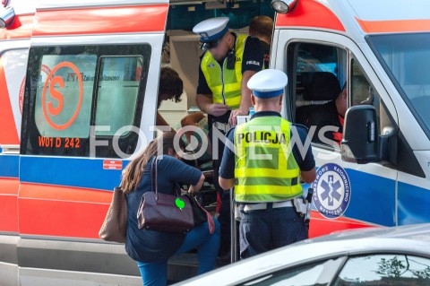  07.09.2018 WARSZAWA<br />ULICA NOWOWIEJSKA<br />CZOLOWE ZDERZENIE SAMOCHODOW<br />N/Z KARETKA AMBULANS POSZKODOWANI POLICJANCI POLICJA<br /> 