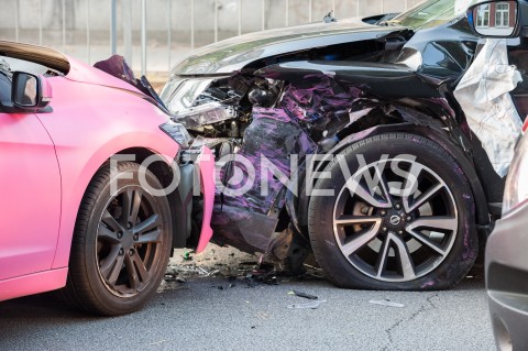  07.09.2018 WARSZAWA<br />ULICA NOWOWIEJSKA<br />CZOLOWE ZDERZENIE SAMOCHODOW<br />N/Z ZDERZONE POJAZDY<br /> 