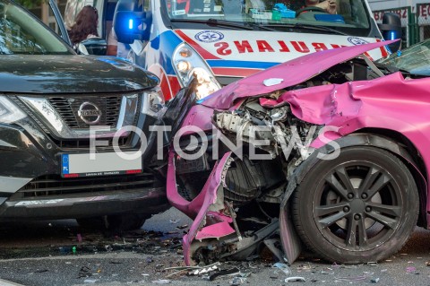  07.09.2018 WARSZAWA<br />ULICA NOWOWIEJSKA<br />CZOLOWE ZDERZENIE SAMOCHODOW<br />N/Z ZDERZONE POJAZDY KARETKA AMBULANS<br /> 