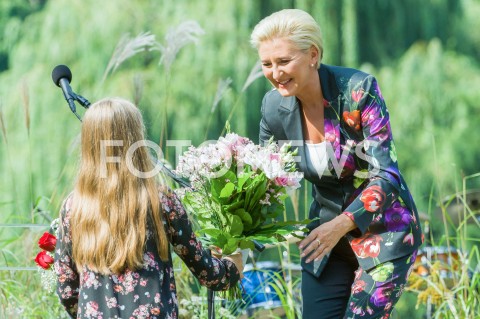  08.09.2018 WARSZAWA OGROD SASKI<br />AKCJA NARODOWE CZYTANIE 2018<br />N/Z AGATA KORNHAUSER DUDA<br /> 