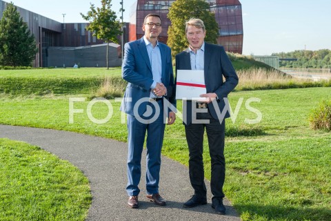  10.09.2018 WARSZAWA<br />KONFERENCJA PREMIERA MATEUSZA MORAWIECKIEGO ORAZ BYLEGO MISTRZA SWIATA W FORMULE 1 MIKI HAKKINENA<br />N/Z PREMIER MATEUSZ MORAWIECKI MIKA HAKKINEN<br /> 