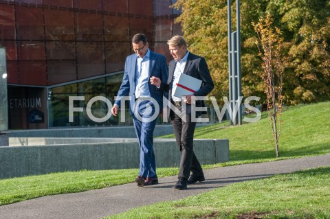  10.09.2018 WARSZAWA<br />KONFERENCJA PREMIERA MATEUSZA MORAWIECKIEGO ORAZ BYLEGO MISTRZA SWIATA W FORMULE 1 MIKI HAKKINENA<br />N/Z PREMIER MATEUSZ MORAWIECKI MIKA HAKKINEN<br /> 