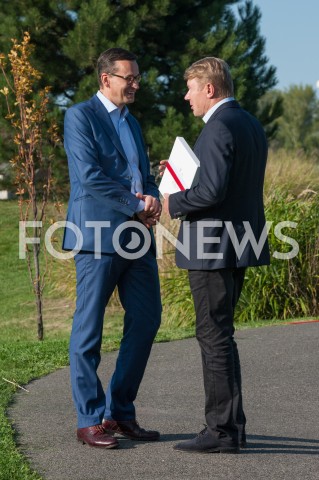  10.09.2018 WARSZAWA<br />KONFERENCJA PREMIERA MATEUSZA MORAWIECKIEGO ORAZ BYLEGO MISTRZA SWIATA W FORMULE 1 MIKI HAKKINENA<br />N/Z PREMIER MATEUSZ MORAWIECKI MIKA HAKKINEN<br /> 