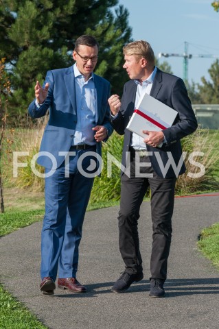  10.09.2018 WARSZAWA<br />KONFERENCJA PREMIERA MATEUSZA MORAWIECKIEGO ORAZ BYLEGO MISTRZA SWIATA W FORMULE 1 MIKI HAKKINENA<br />N/Z PREMIER MATEUSZ MORAWIECKI MIKA HAKKINEN<br /> 