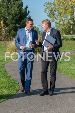  10.09.2018 WARSZAWA<br />KONFERENCJA PREMIERA MATEUSZA MORAWIECKIEGO ORAZ BYLEGO MISTRZA SWIATA W FORMULE 1 MIKI HAKKINENA<br />N/Z PREMIER MATEUSZ MORAWIECKI MIKA HAKKINEN<br /> 