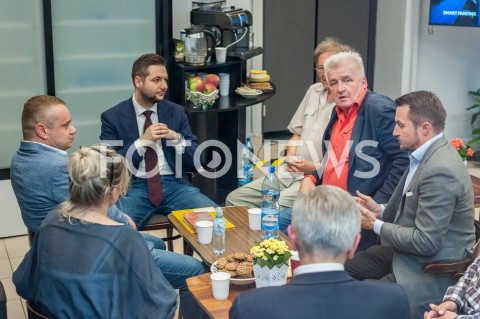  12.09.2018 WARSZAWA<br />SPOTKANIE PATRYKA JAKIEGO Z KONTRKANDYDATAMI DO URZEDU PREZYDENTA<br />N/Z PATRYK JAKI PIOTR GUZIAL PIOTR IKONOWICZ<br /> 