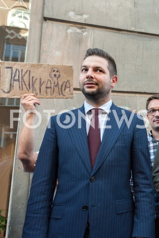  12.09.2018 WARSZAWA<br />SPOTKANIE PATRYKA JAKIEGO Z KONTRKANDYDATAMI DO URZEDU PREZYDENTA<br />N/Z PATRYK JAKI NAPIS TEKST JAKI KLAMCA<br /> 