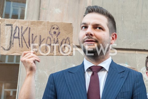  12.09.2018 WARSZAWA<br />SPOTKANIE PATRYKA JAKIEGO Z KONTRKANDYDATAMI DO URZEDU PREZYDENTA<br />N/Z PATRYK JAKI NAPIS TEKST JAKI KLAMCA<br /> 