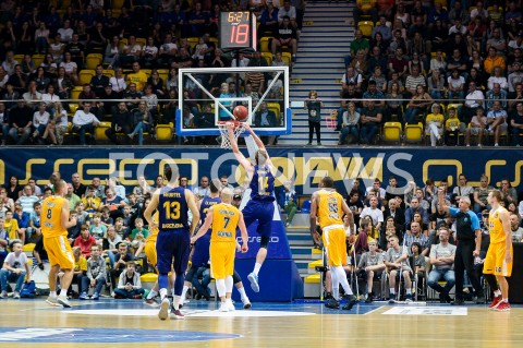  15.09.2018 GDYNIA<br />
KOSZYKOWKA - WIELKI MECZ OTWARCIA<br />
BASKETBALL - FRIENDLY MATCH<br />
ARKA GDYNIA - FC BARCELONA LASSA<br />
N/Z ARTEM PUSTOVYI KRZYSZTOF SZUBARGA ROBERT UPSHAW<br />
 