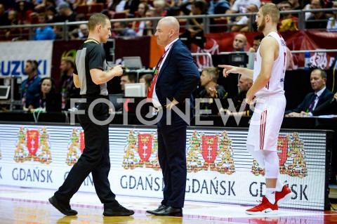  17.09.2018 GDANSK<br />
KOSZYKOWKA - KWALIFIKACJE DO MISTRZOSTW SWIATA FIBA 2019<br />
BASKETBALL - THE FIBA WORLD CUP 2019 QUALIFIERS<br />
POLSKA - CHORWACJA<br />
(poland - croatia)<br />
N/Z TRENER MIKE TAYLOR SYLWETKA UPOMNIENIE ARBITRA<br />
 