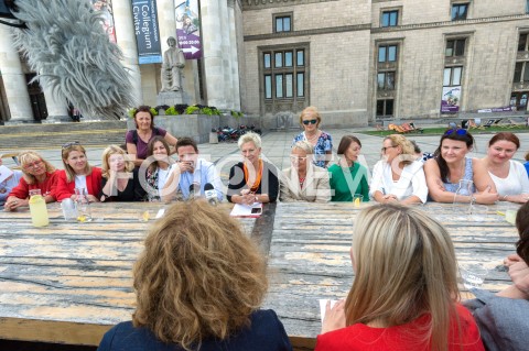  18.09.2018 WARSZAWA<br />SPOTKANIE RAFALA TRZASKOWSKIEGO Z PRZEDSTAWICIELAMI KONGRESU KOBIET<br />N/Z ANNA KARASZEWSKA RAFAL TRZASKOWSKI HENRYKA BOCHNIARZ<br /> 