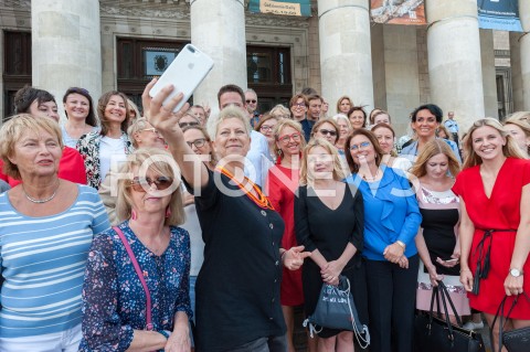  18.09.2018 WARSZAWA<br />SPOTKANIE RAFALA TRZASKOWSKIEGO Z PRZEDSTAWICIELAMI KONGRESU KOBIET<br />N/Z DOROTA WARAKOMSKA RAFAL TRZASKOWSKI HENRYKA BOCHNIARZ MALGORZATA KIDAWA BLONSKA ALEKSANDRA GAJEWSKA<br /> 