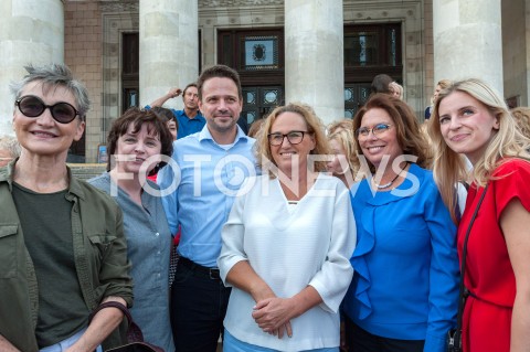  18.09.2018 WARSZAWA<br />SPOTKANIE RAFALA TRZASKOWSKIEGO Z PRZEDSTAWICIELAMI KONGRESU KOBIET<br />N/Z RAFAL TRZASKOWSKI MALGORZATA KIDAWA BLONSKA DOROTA EWA MALINOWSKA GRUPINSKA MALGORZATA ZAKRZEWSKA<br /> 